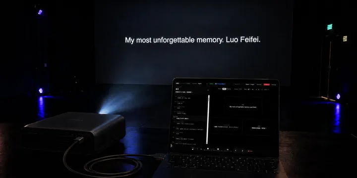SurtitleLive probado con sobretítulos proyectados en una sala black box
